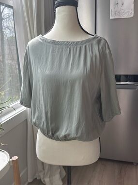 Bella Dahl Blouson Top Women's Medium Sage Green Flutter Sleeve Soft Ecovera